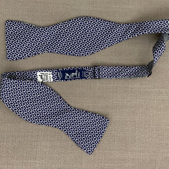 100% REAL HERMES BOW TIE ~ DARK BLUE w WHITE EQUESTRIAN HORSE BRIDLE LINKS SPURS - Picture 4 of 4